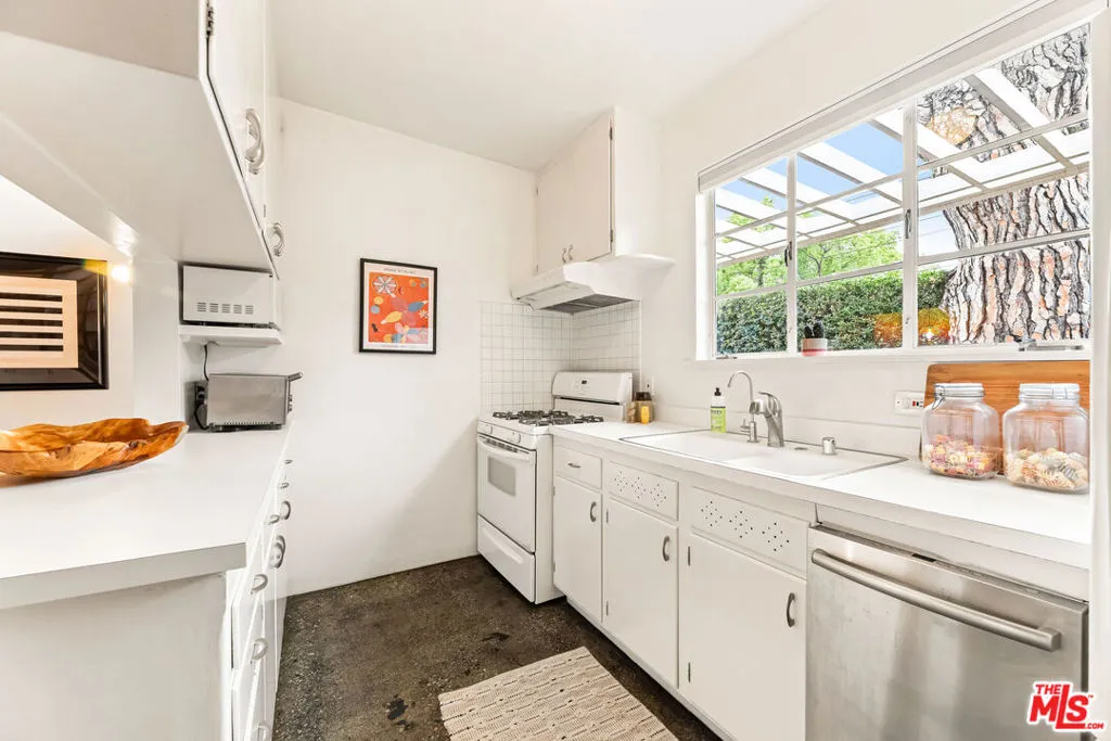 150 N Ontario Street, Burbank, California 91505 home-pic-9